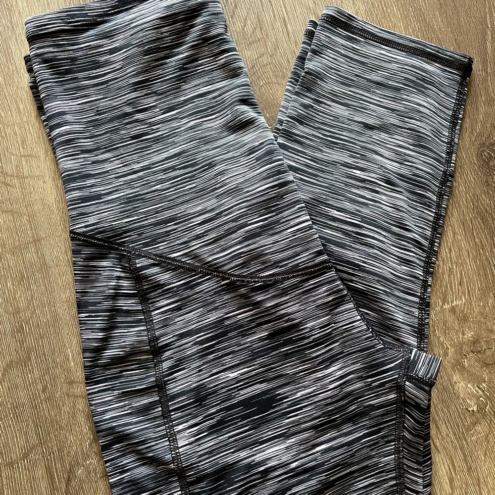 A:glow Active maternity crop leggings